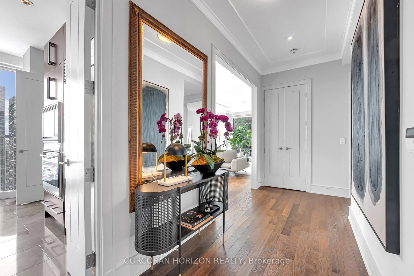 183 Wellington Street W, Unit 3303 thumbnail 6