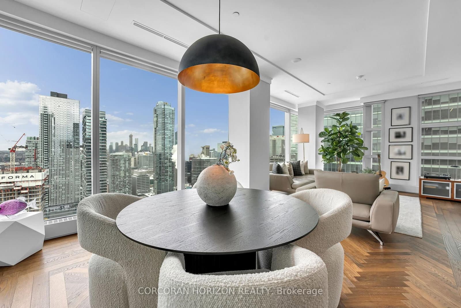 183 Wellington Street W, Unit 3303 thumbnail 7