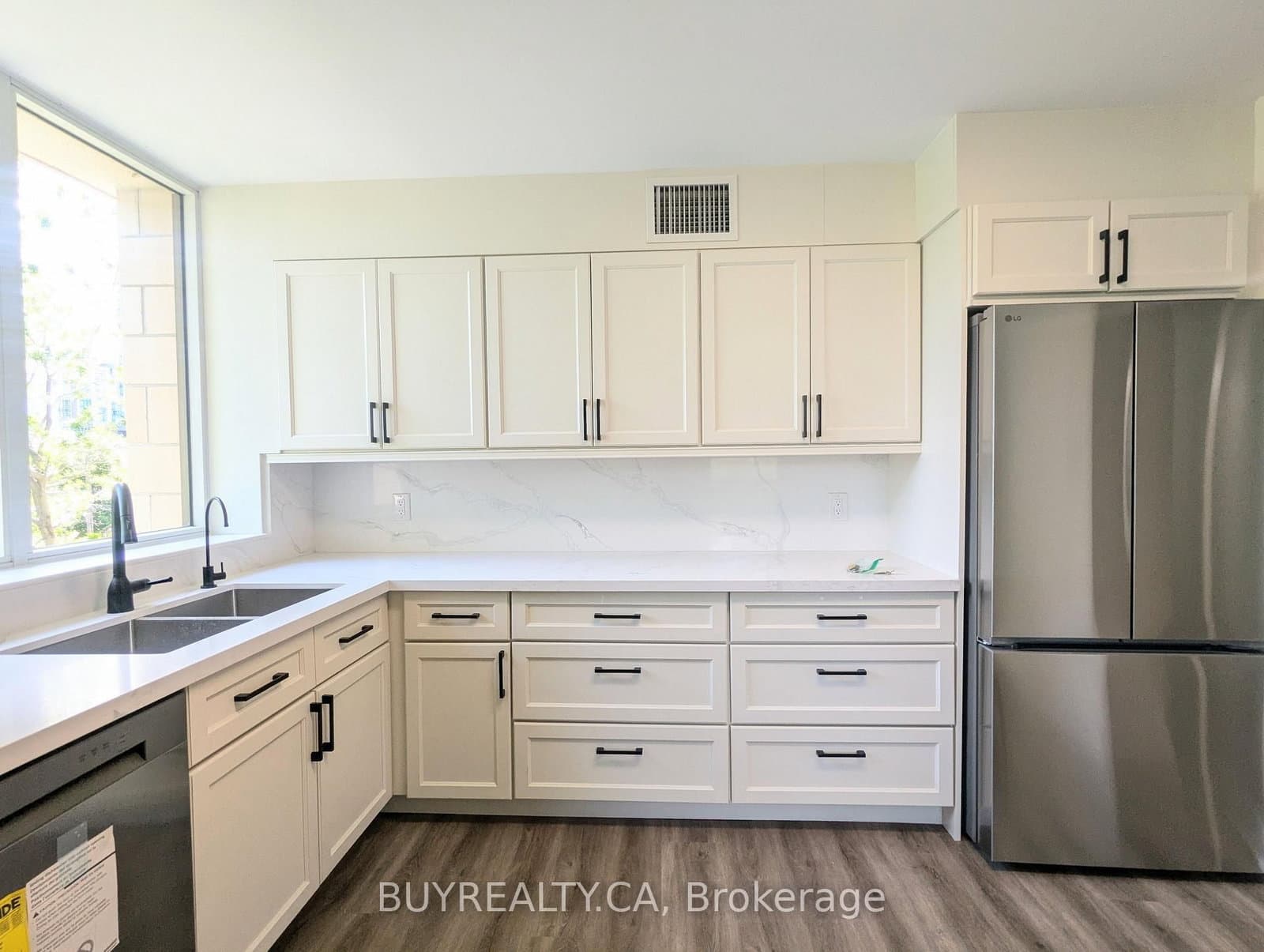 256 Doris Avenue, Unit 308 thumbnail 10