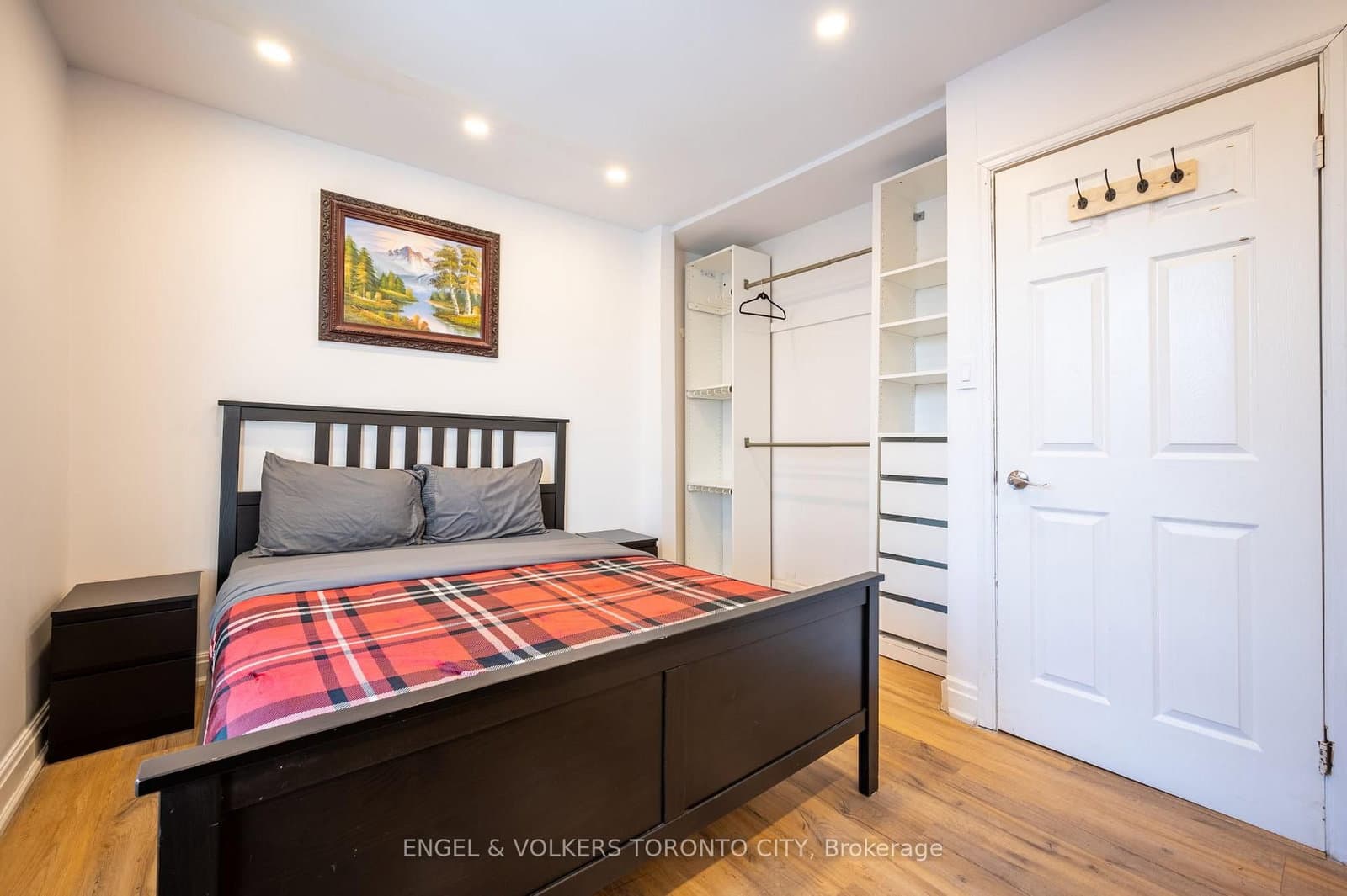 298 Seaton Street thumbnail 20