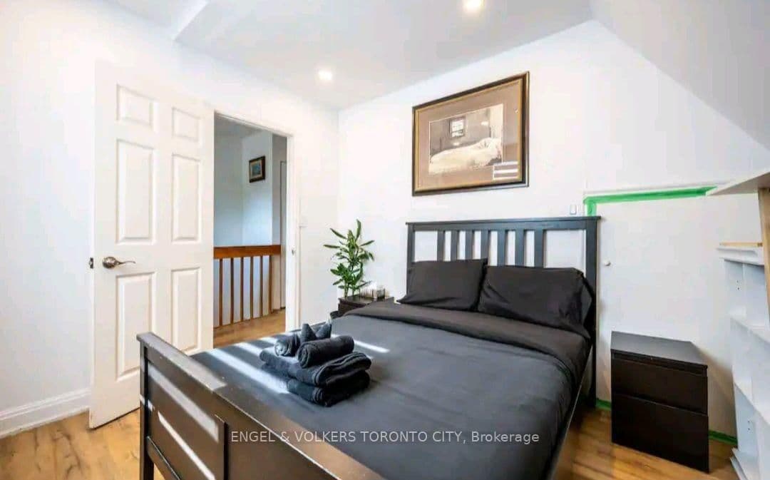 298 Seaton Street thumbnail 30