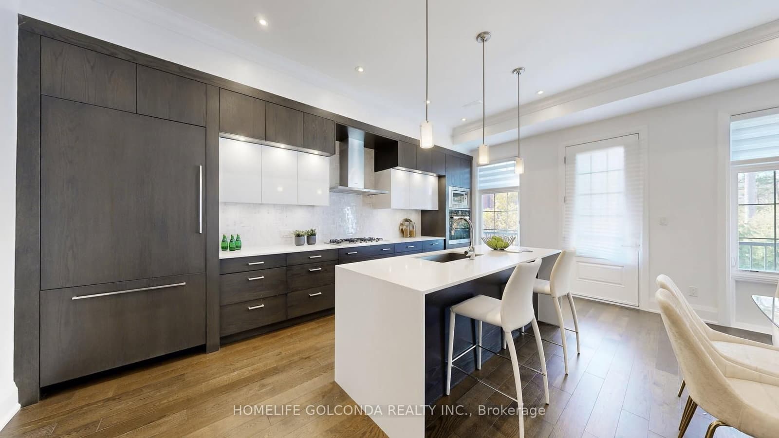 2466B Bayview Avenue thumbnail 18