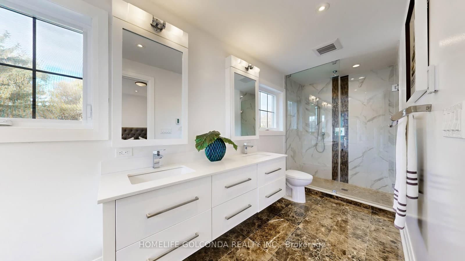 2466B Bayview Avenue thumbnail 31