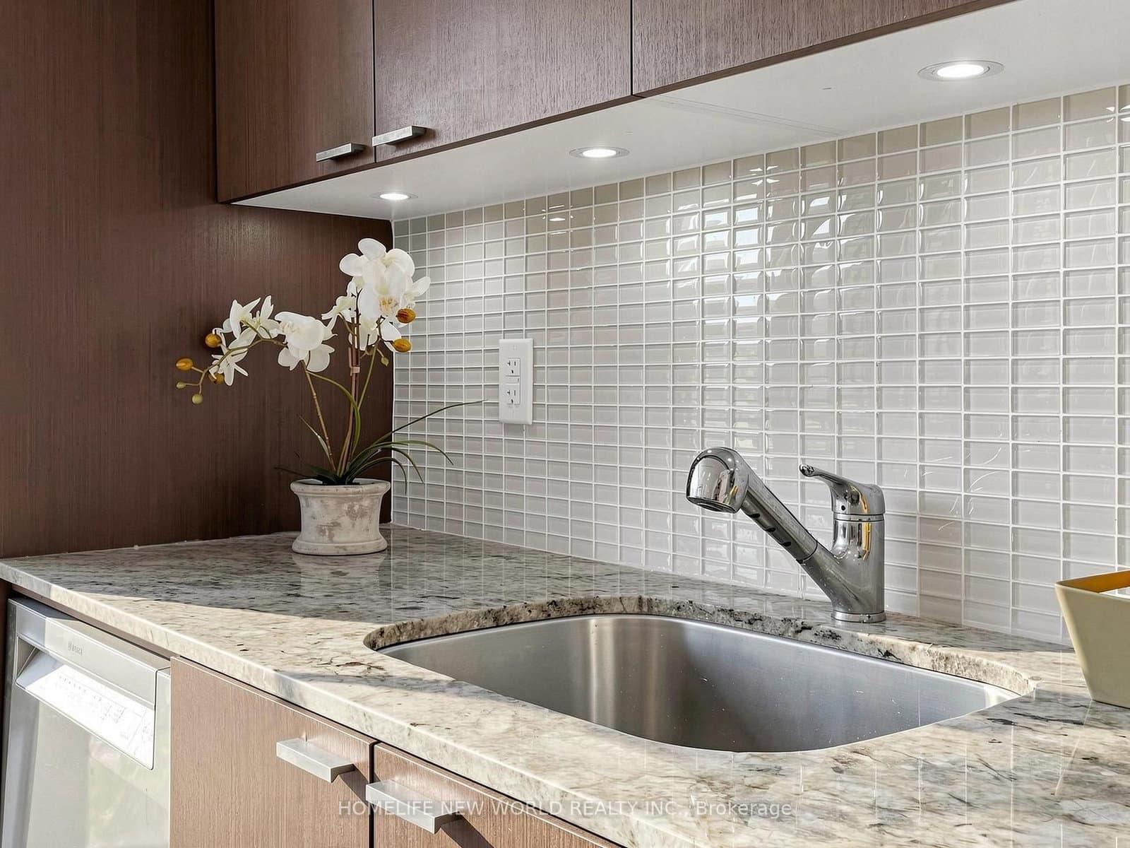 110 Charles Street E, Unit 1406 thumbnail 21