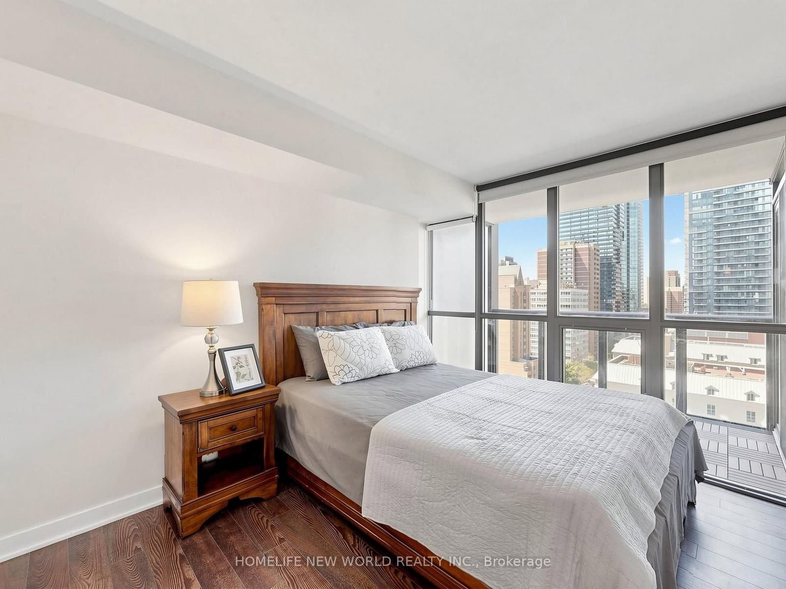 110 Charles Street E, Unit 1406 thumbnail 26