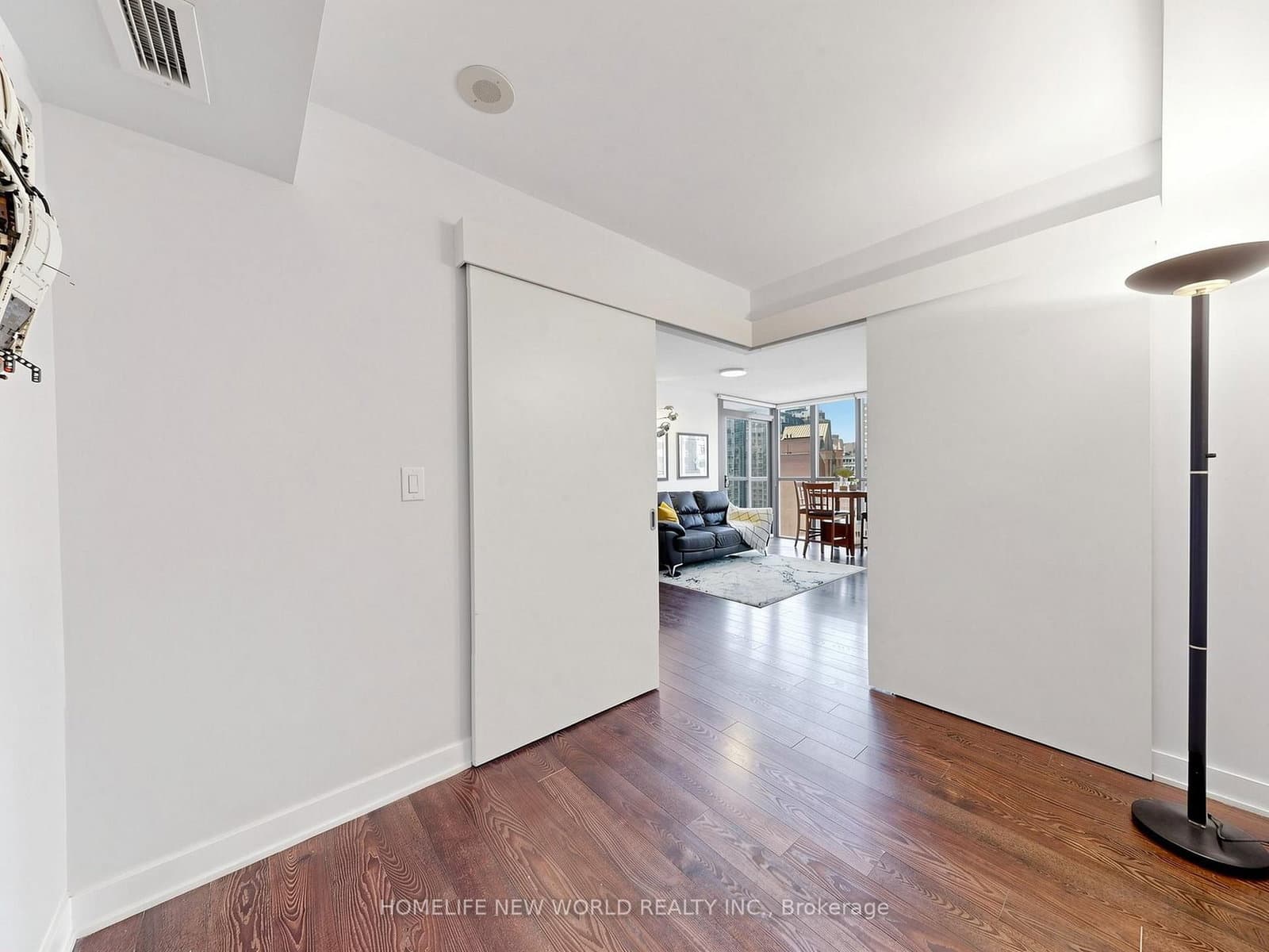 110 Charles Street E, Unit 1406 thumbnail 33