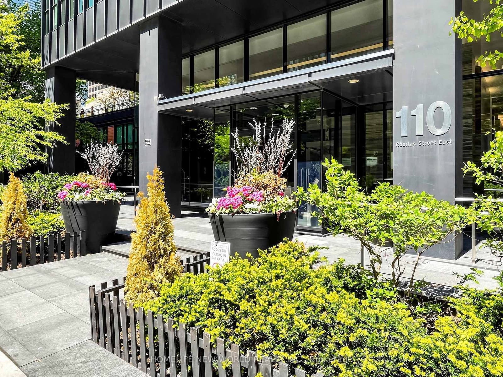 110 Charles Street E, Unit 1406 thumbnail 4