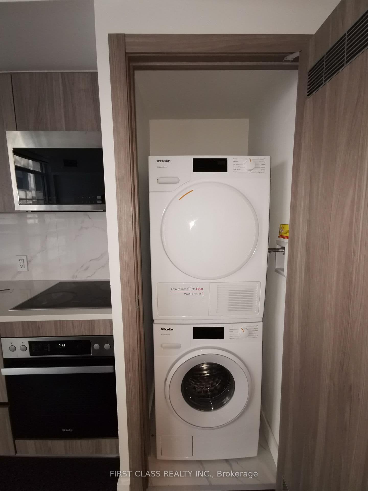 38 Widmer Street, Unit 710 thumbnail 10