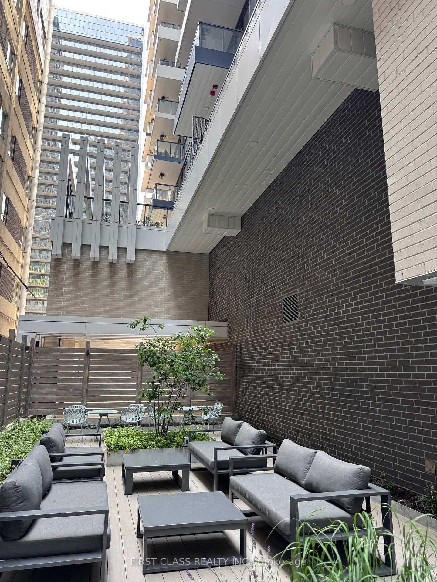 38 Widmer Street, Unit 710 thumbnail 4