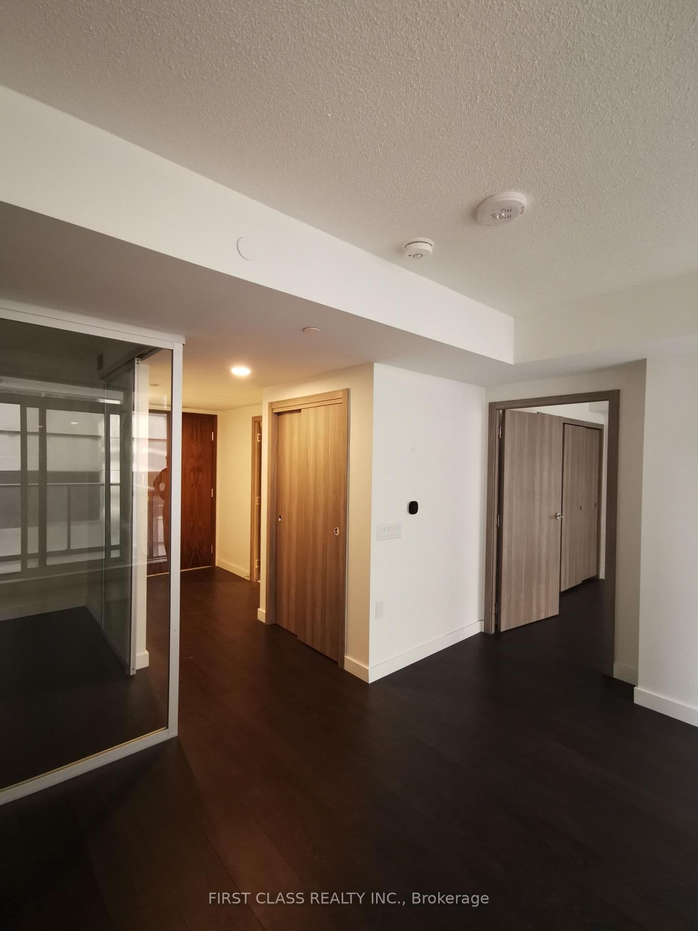 38 Widmer Street, Unit 710 thumbnail 6