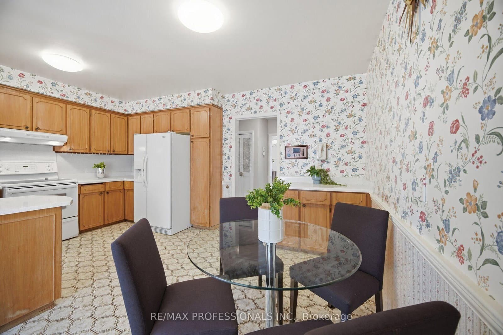 90 Peckham Avenue thumbnail 12