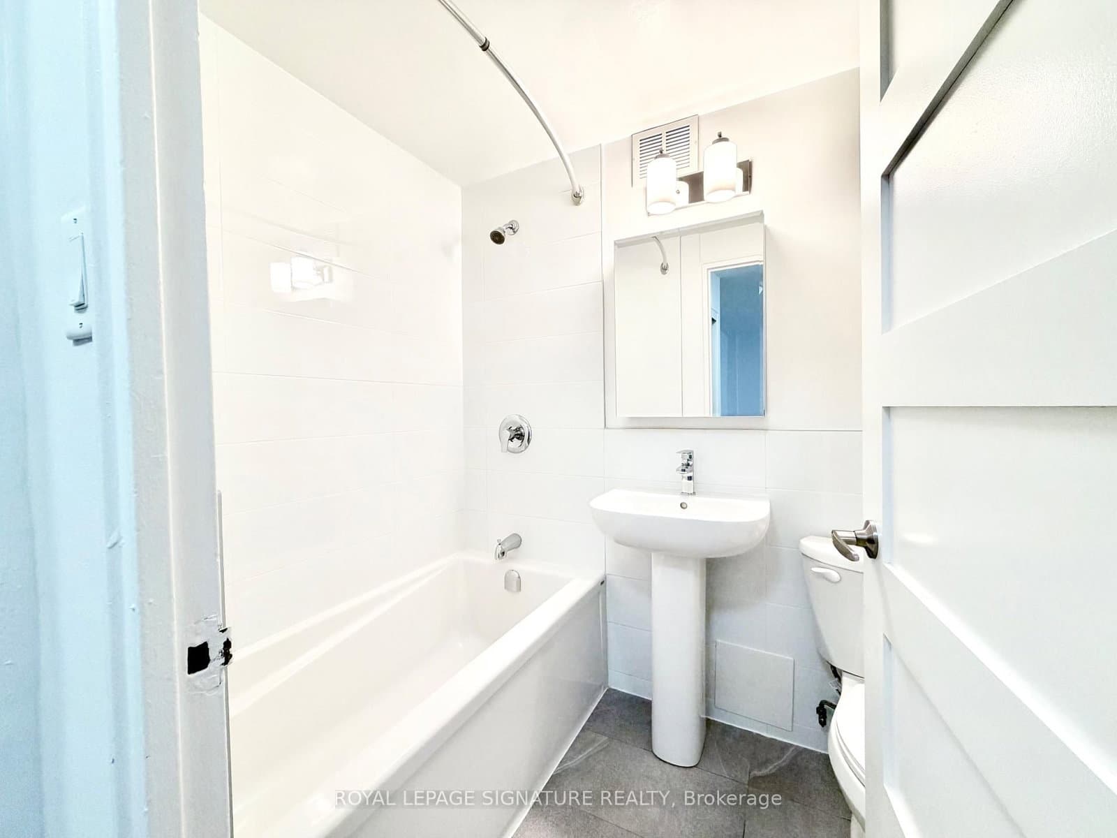 95 Lawton Boulevard, Unit 307 thumbnail 9