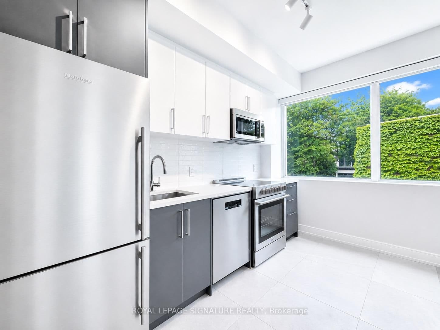 664 Spadina Avenue, Unit 204 thumbnail 8