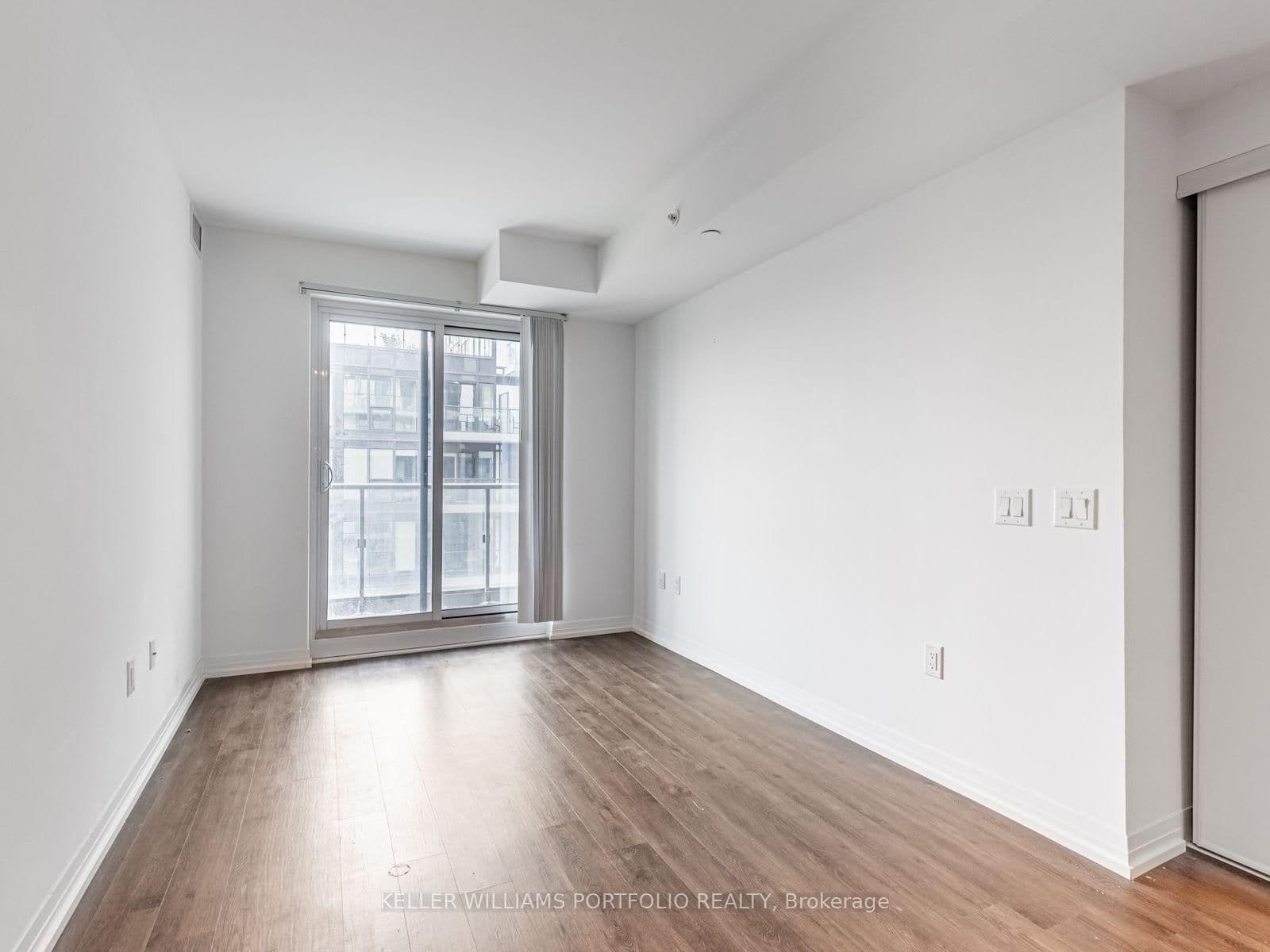 251 Jarvis Street, Unit 1633 thumbnail 4