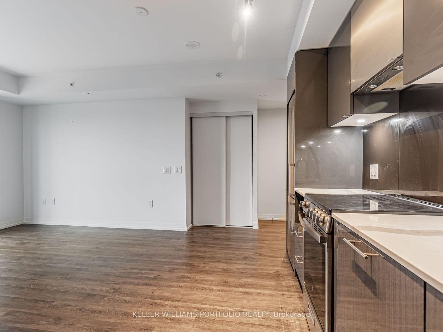 251 Jarvis Street, Unit 1633 thumbnail 8