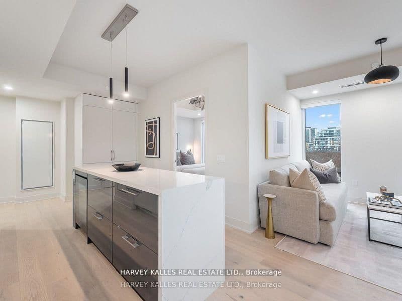 8 Manor Road W, Unit 610 thumbnail 13