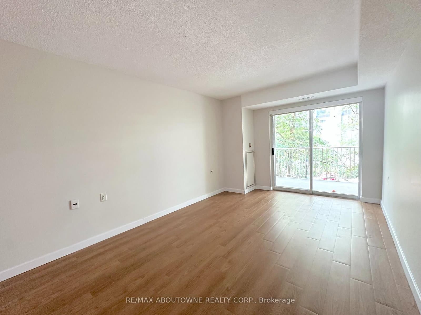 268 Merton Street, Unit 205 thumbnail 3