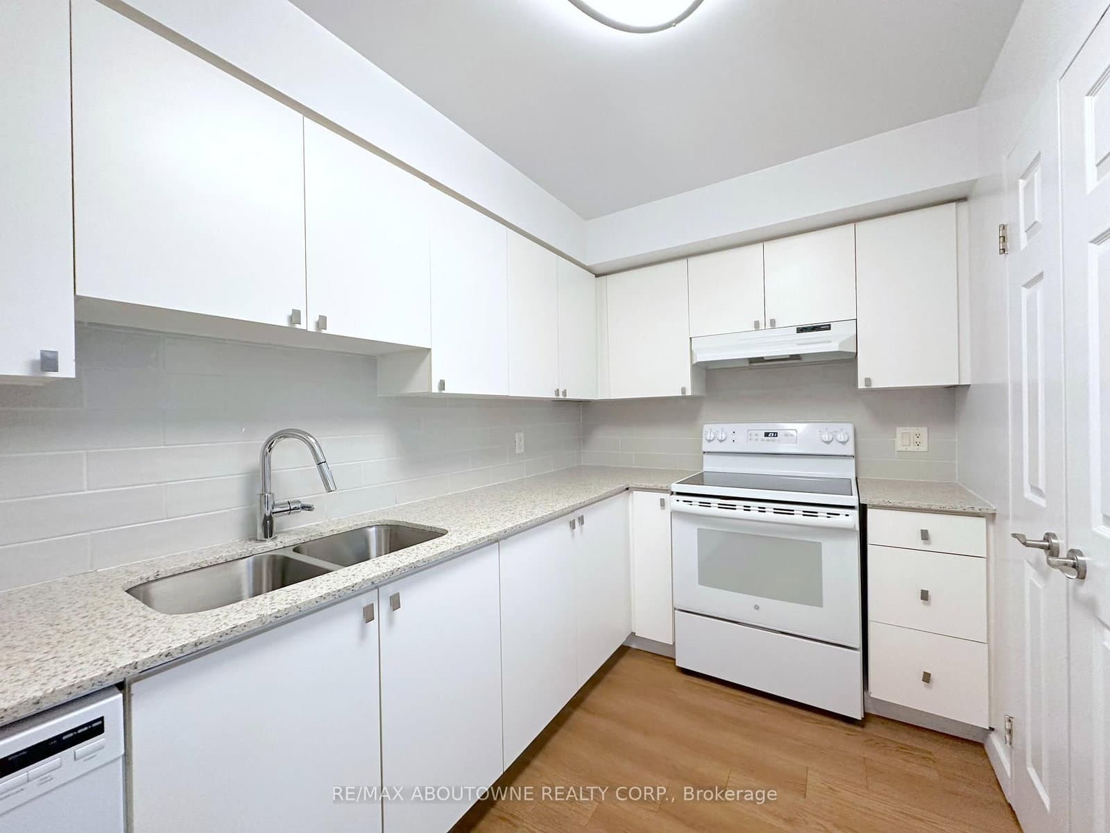 268 Merton Street, Unit 205 thumbnail 7