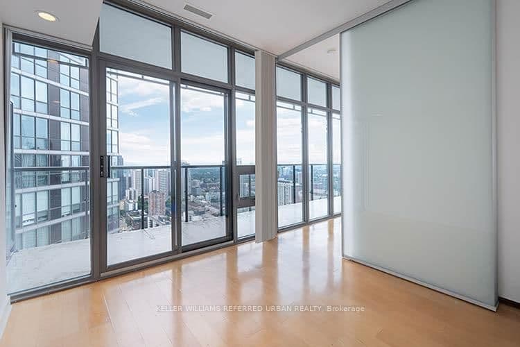 33 Charles Street E, Unit 3902 thumbnail 12