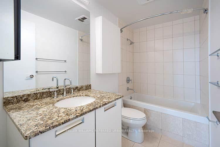 33 Charles Street E, Unit 3902 thumbnail 16