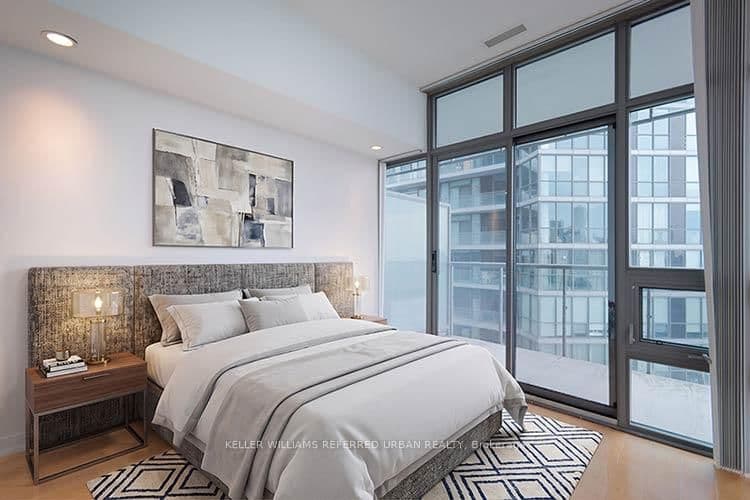 33 Charles Street E, Unit 3902 thumbnail 9
