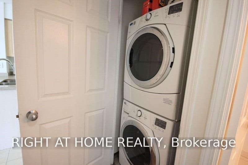 30 Harrison Garden Boulevard, Unit 207 thumbnail 13