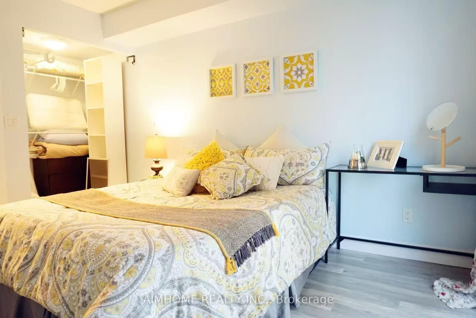 761 bay Street, Unit 2313 thumbnail 12