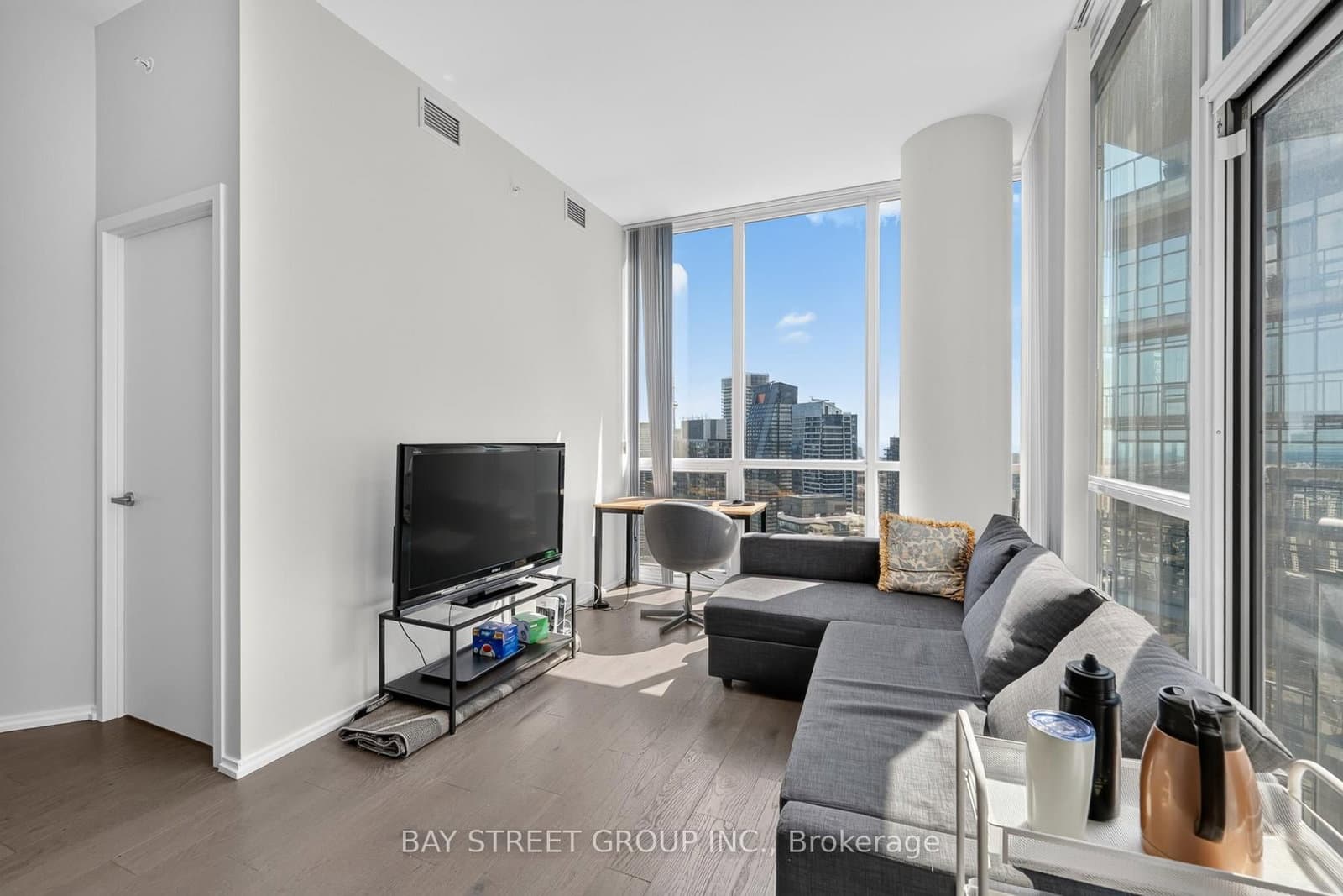 45 Charles Street E, Unit 5102 thumbnail 11