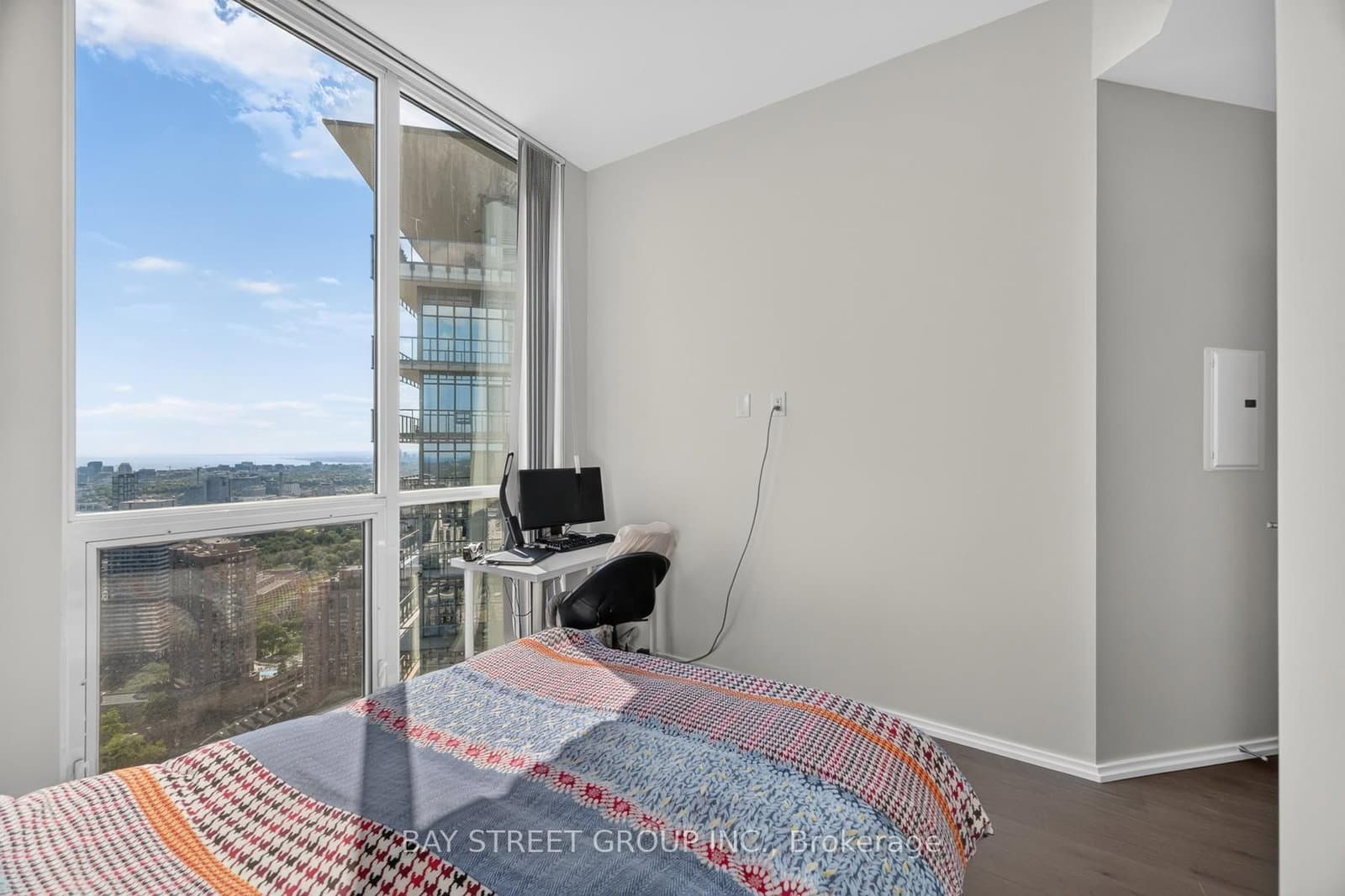 45 Charles Street E, Unit 5102 thumbnail 16