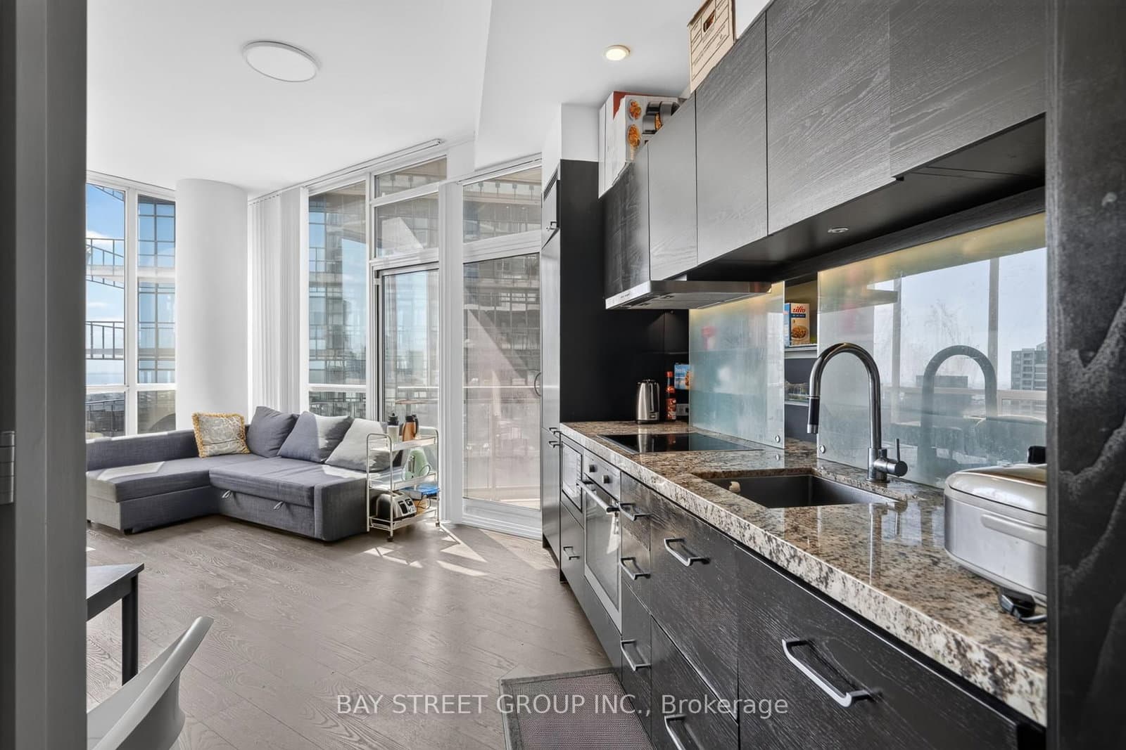 45 Charles Street E, Unit 5102 thumbnail 3