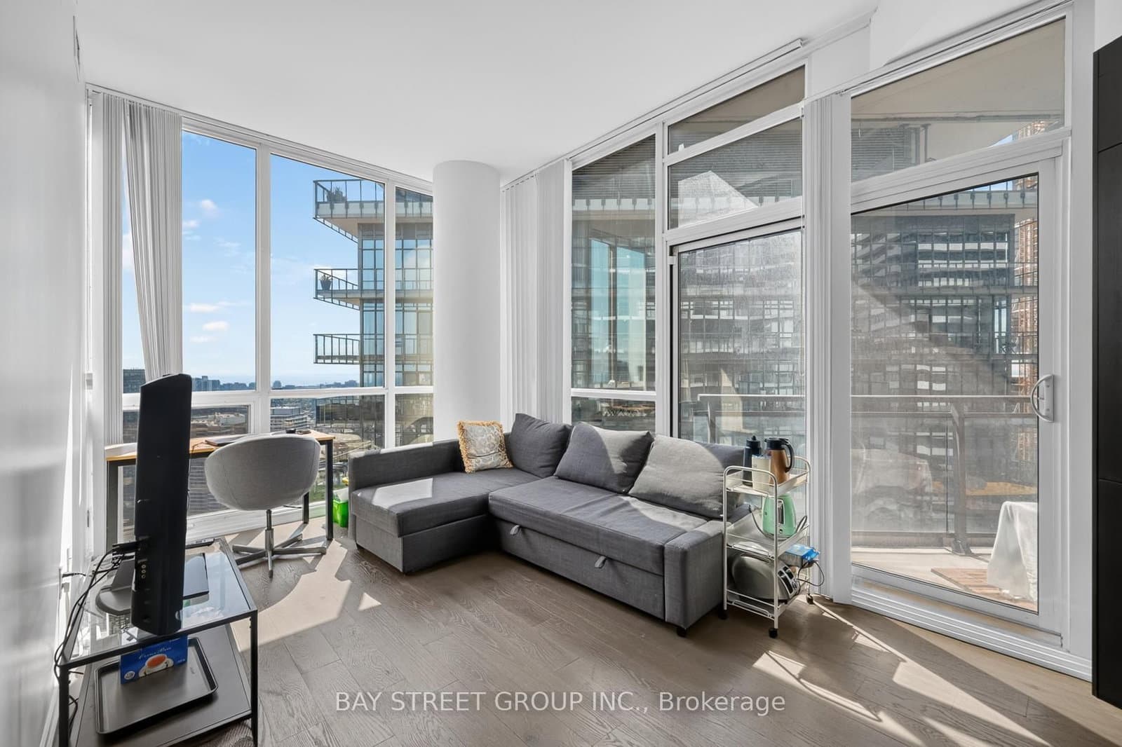 45 Charles Street E, Unit 5102 thumbnail 9