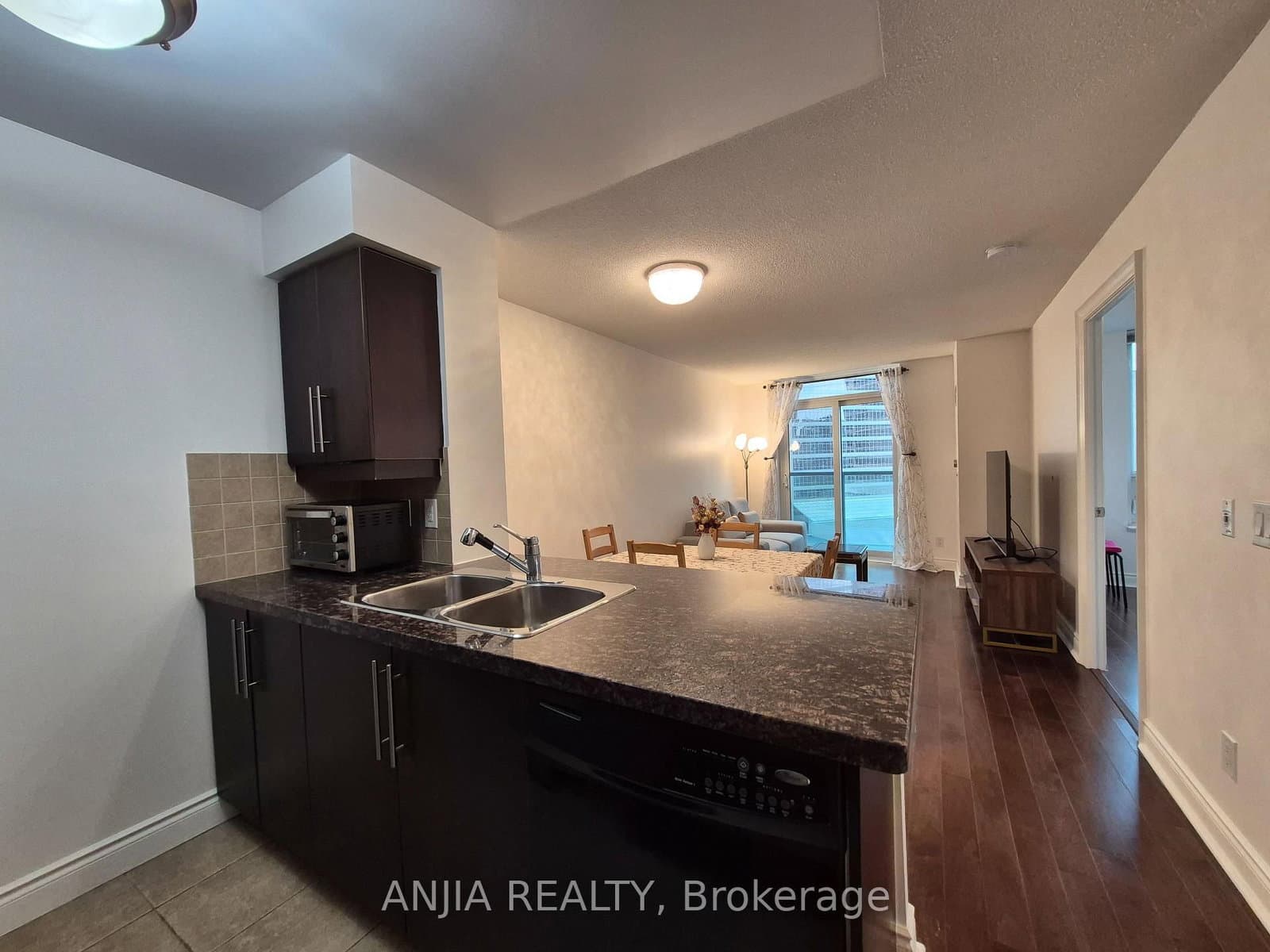 25 Greenview Avenue, Unit 1024 thumbnail 9