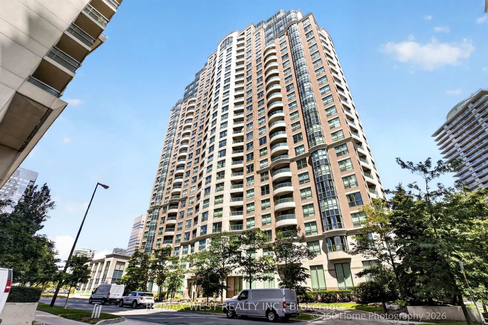 #706 - 7 Lorraine Drive
