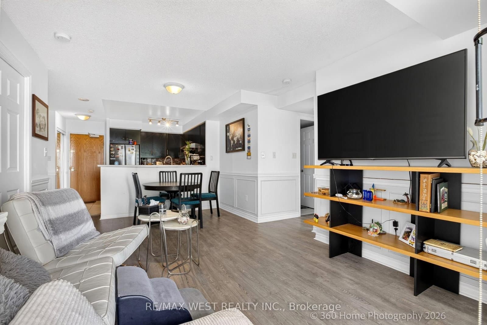 7 Lorraine Drive, Unit 706 thumbnail 13