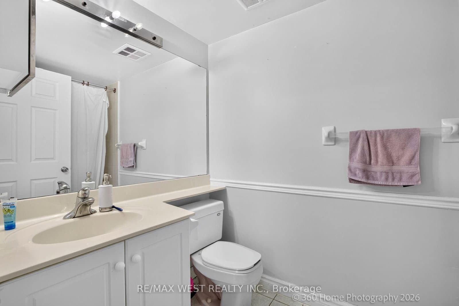 7 Lorraine Drive, Unit 706 thumbnail 16