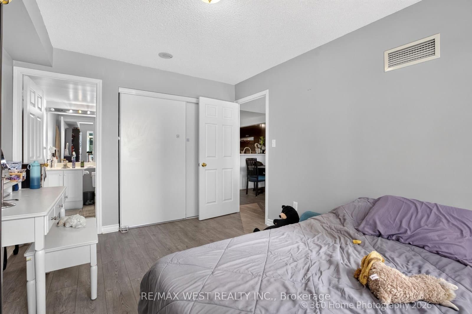 7 Lorraine Drive, Unit 706 thumbnail 19