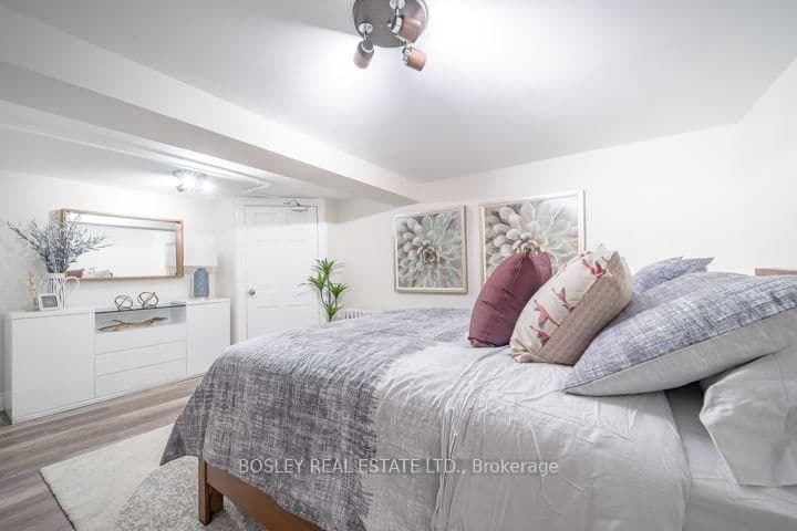 15 Manor Road E, Unit Basement thumbnail 11