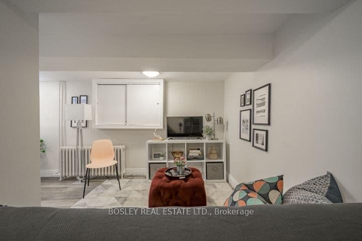 15 Manor Road E, Unit Basement thumbnail 2