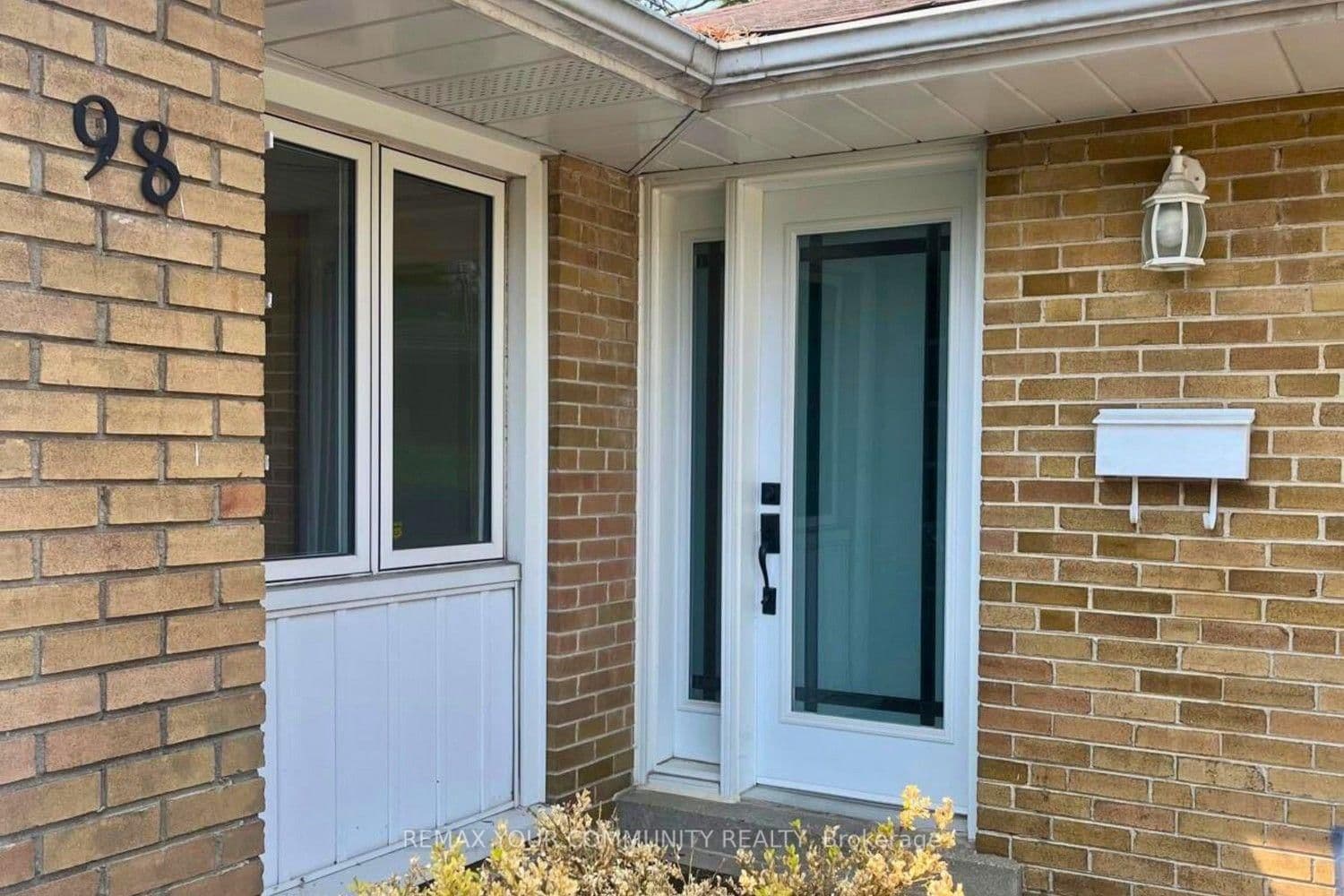 98 Wigmore Drive thumbnail 2