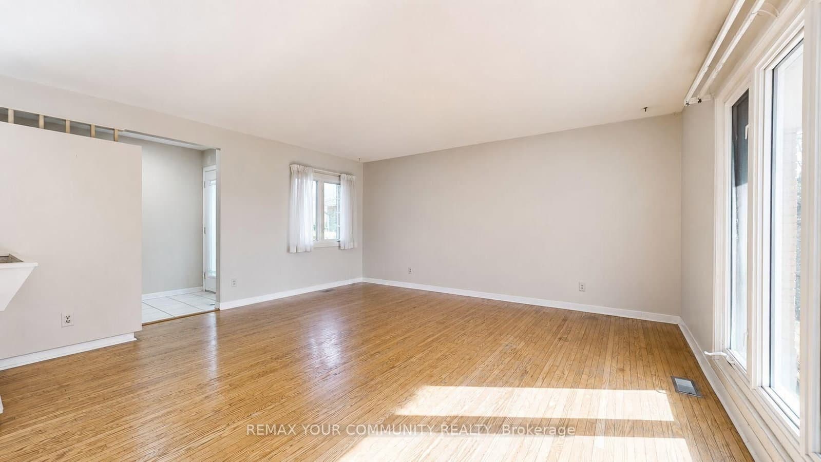 98 Wigmore Drive thumbnail 4