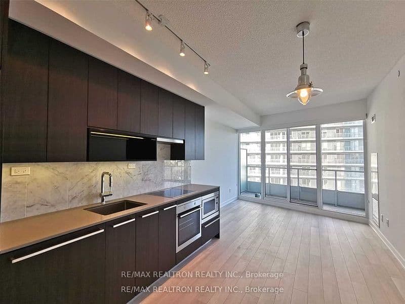 115 Mcmahon Drive, Unit 1106 thumbnail 4