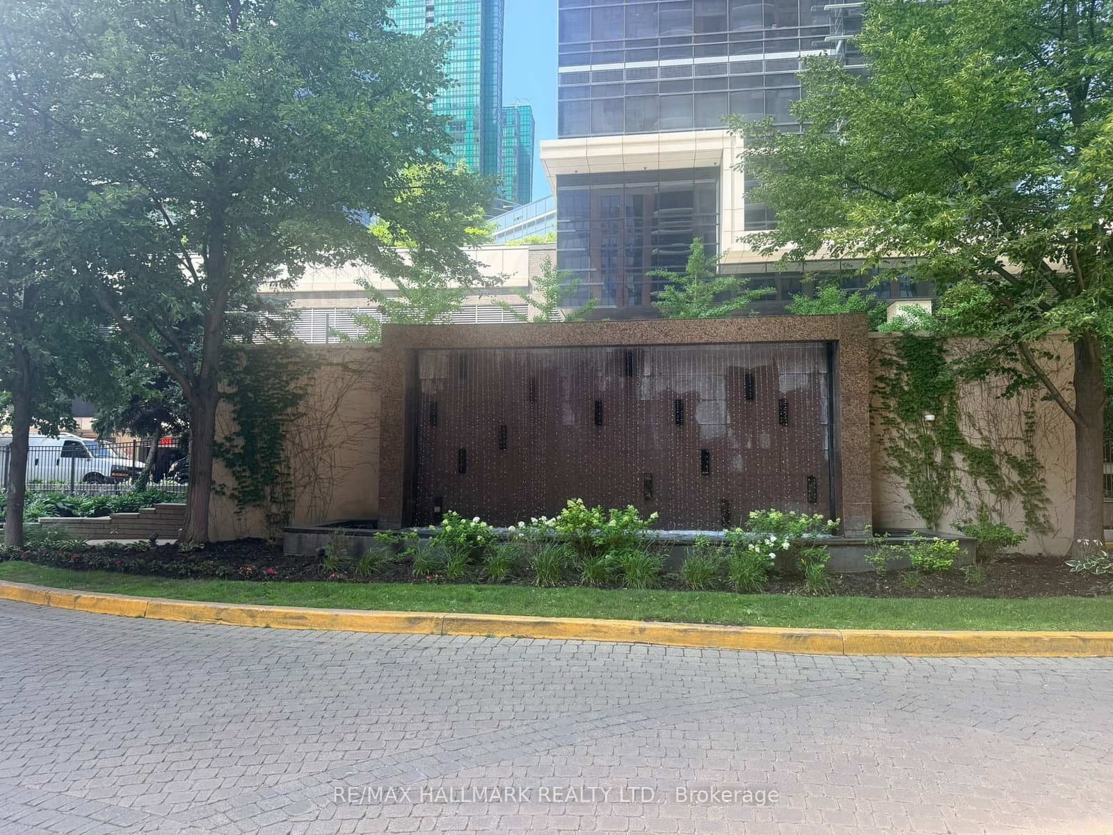23 Sheppard Avenue E, Unit 2011 thumbnail 2