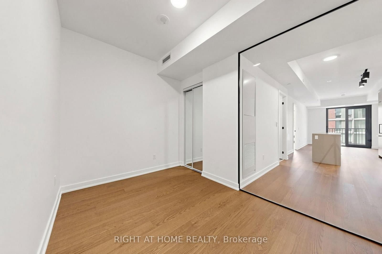 91 Montclair Avenue, Unit 521 thumbnail 27