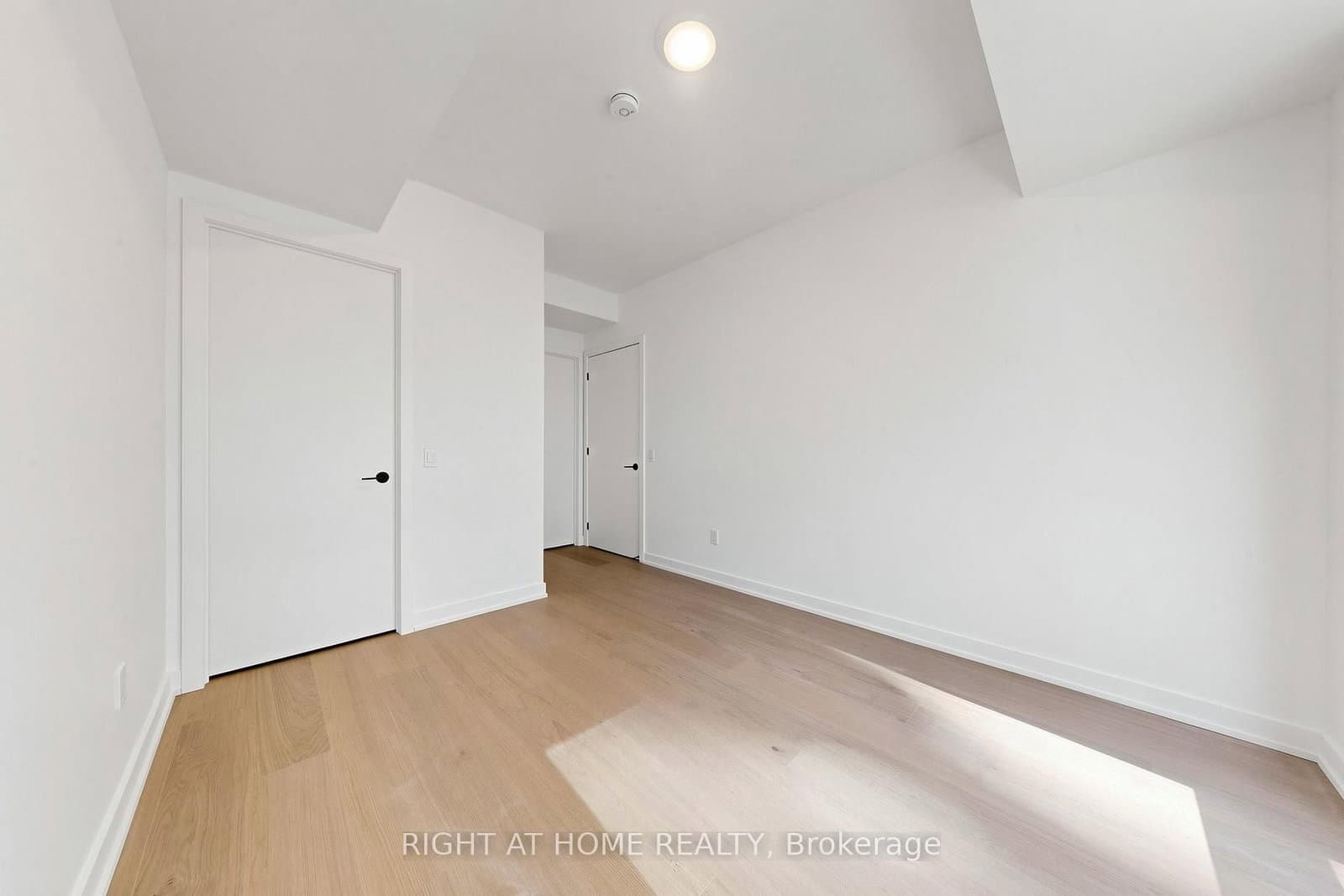 91 Montclair Avenue, Unit 536 thumbnail 9