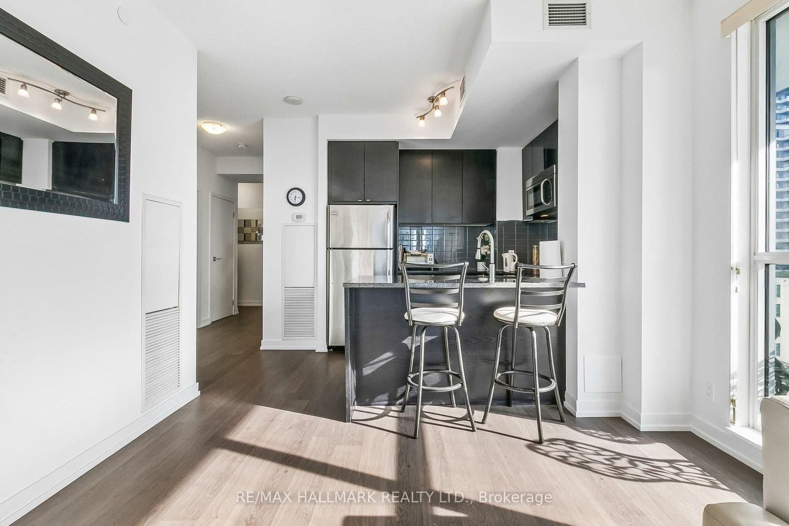 98 Lillian Street, Unit 1212 thumbnail 3