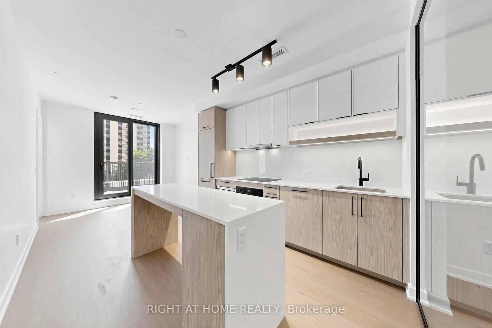 91 Montclair Avenue, Unit 832 thumbnail 9