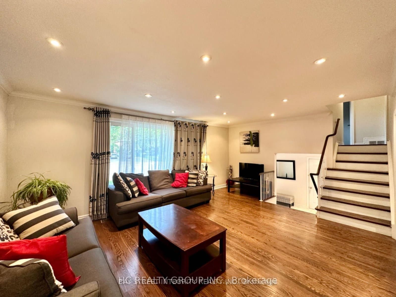 35 Lailey Crescent thumbnail 3