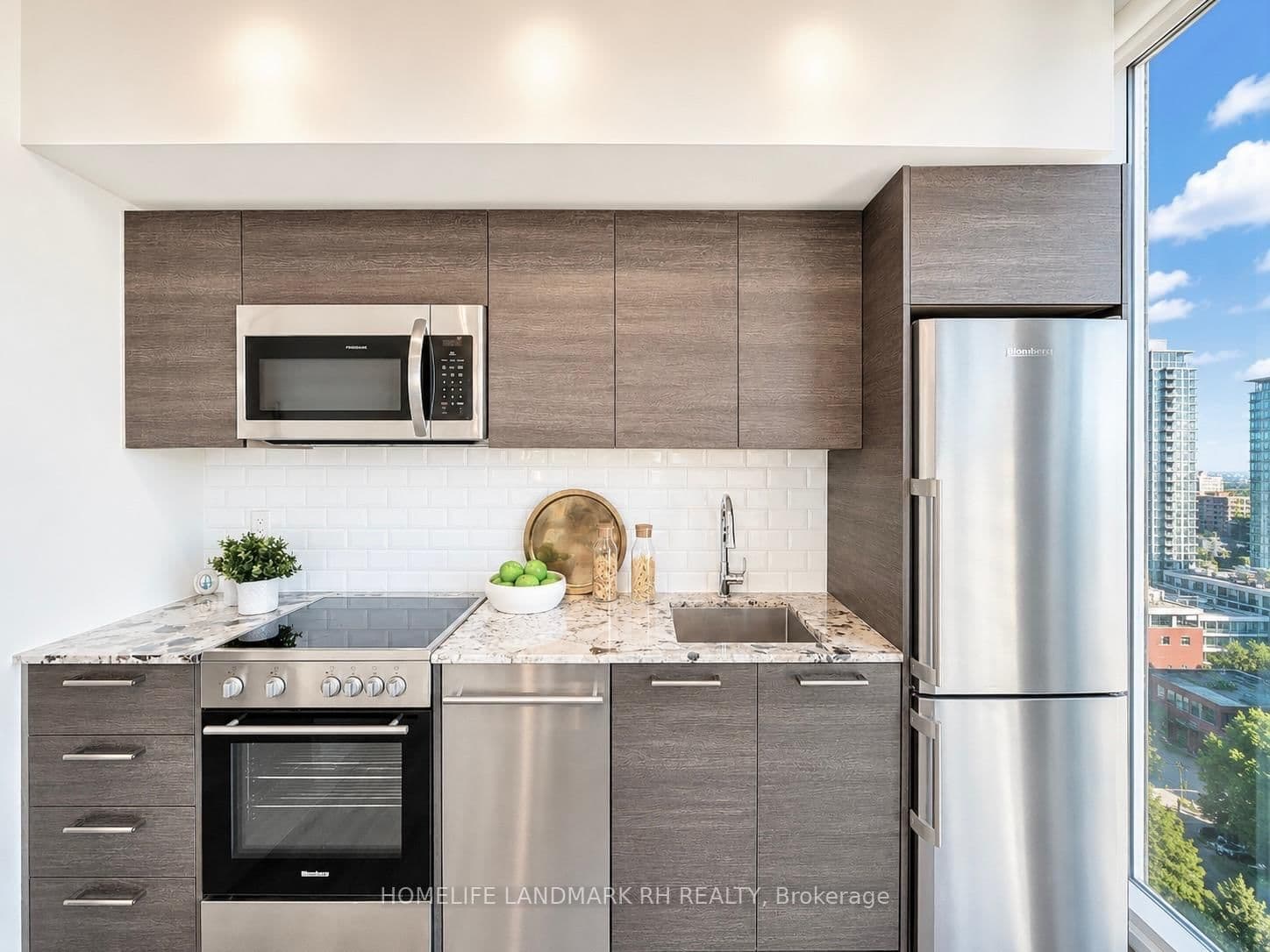 28 Wellesley Street E, Unit 1004 thumbnail 7