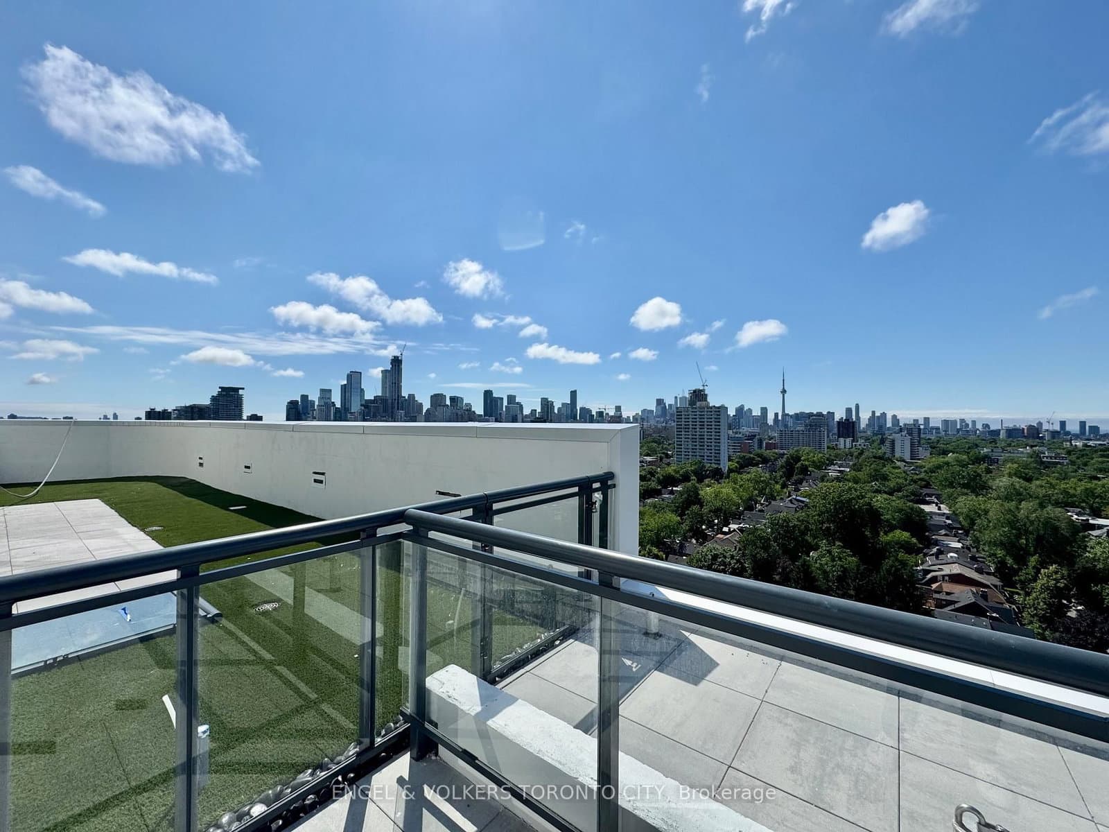 322 Dupont Street, Unit 207 thumbnail 16