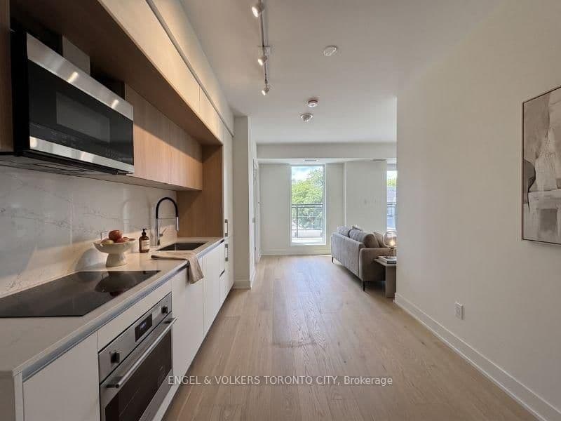 322 Dupont Street, Unit 207 thumbnail 4